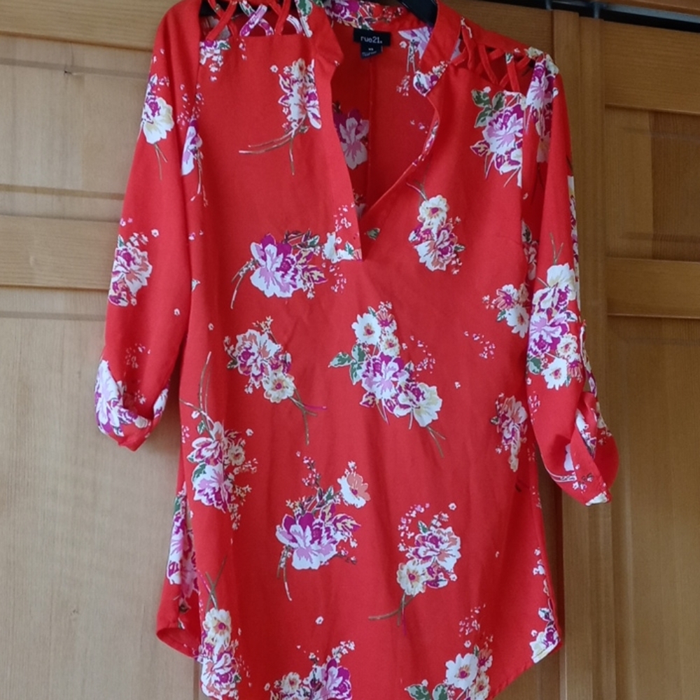 Rue21 floral shirt Size XS